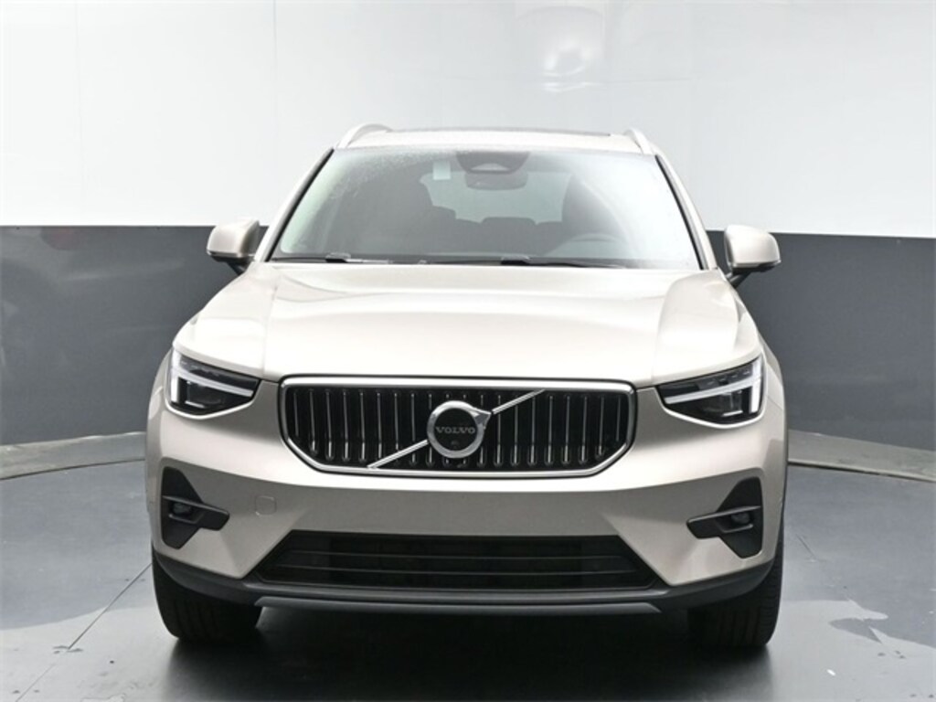 Used 2024 Volvo XC40 B5 Plus Bright SUV