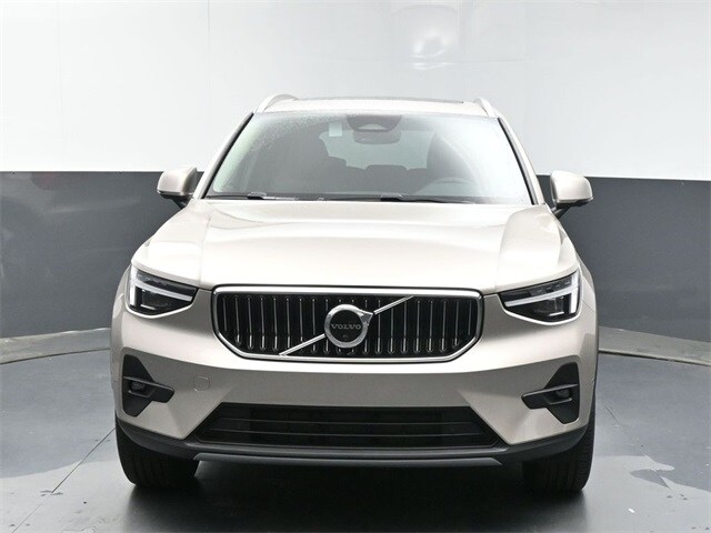 2024 Volvo XC40 Plus photo 3