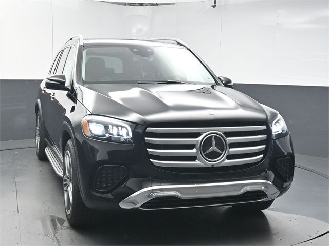 2026 Mercedes Benz GLS 450 4MATIC photo 2