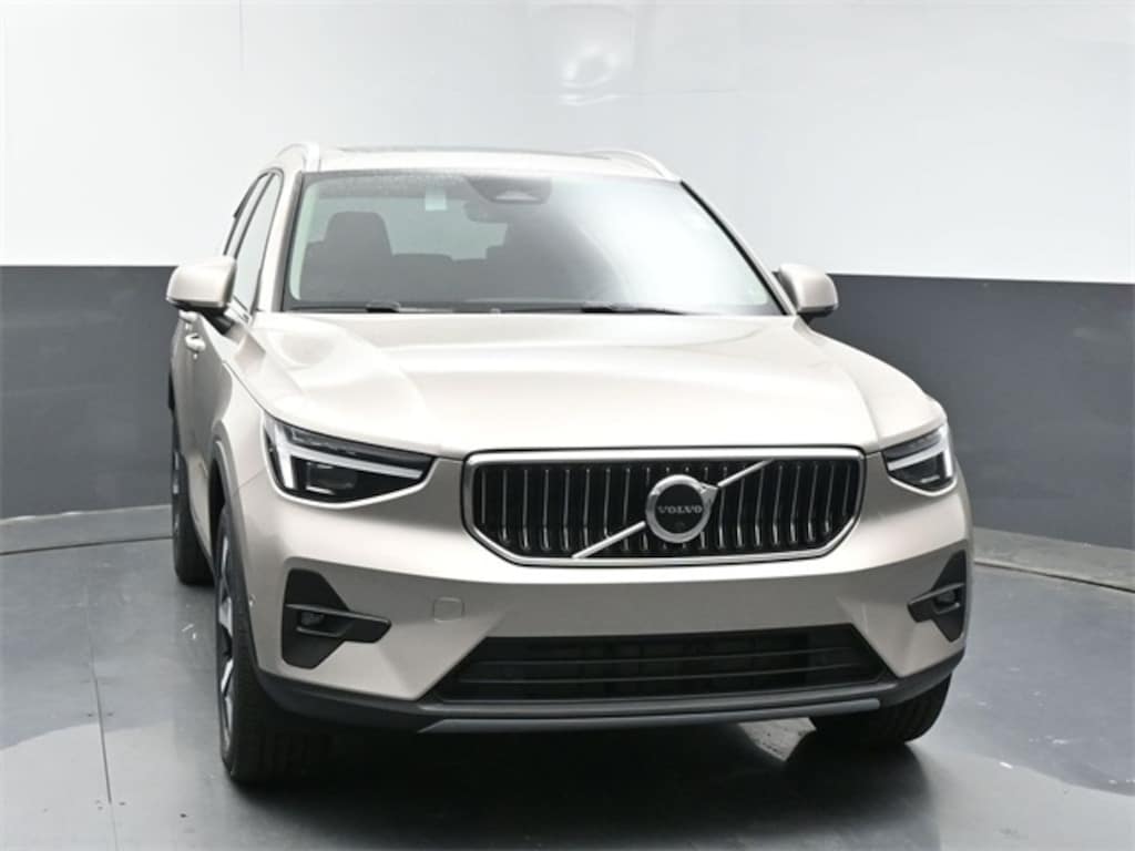 Used 2024 Volvo XC40 B5 Plus Bright SUV
