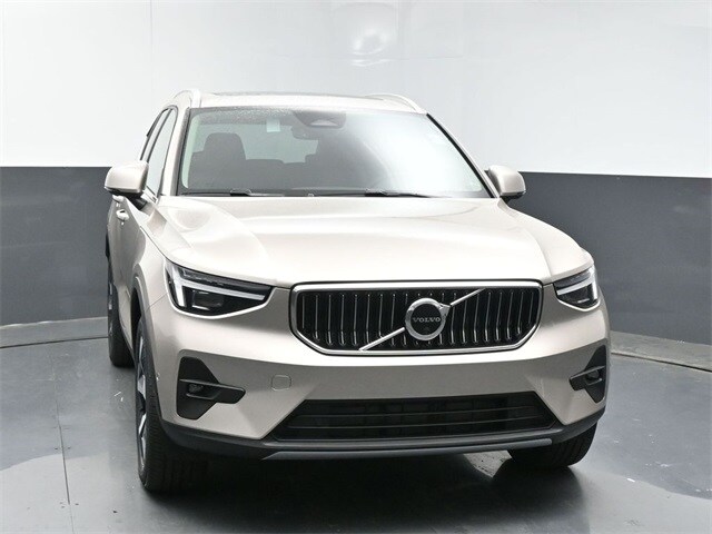 2024 Volvo XC40 Plus photo 2