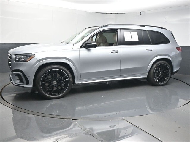 2025 Mercedes Benz GLS 450 4MATIC photo 3