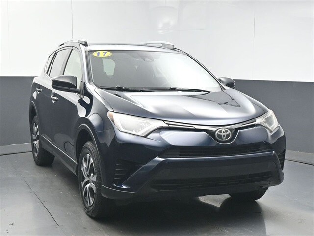 2017 Toyota RAV4 LE photo 2