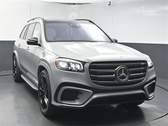 2026 Mercedes Benz GLS 580 4MATIC photo 2