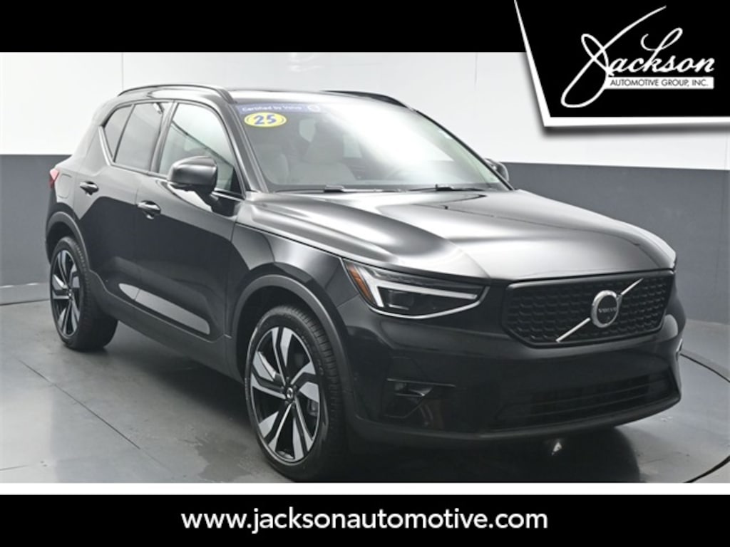 Used 2025 Volvo XC40 B5 Ultra Dark Theme SUV