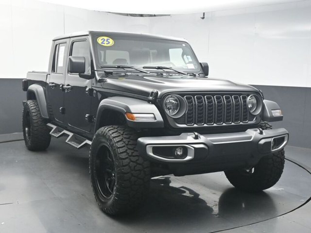 Used 2025 Jeep Gladiator Sport Truck Crew Cab