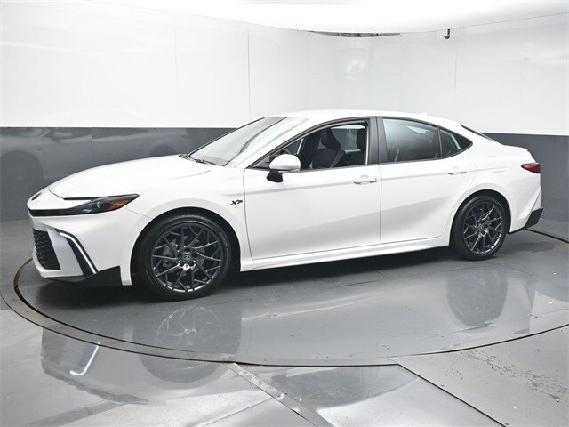 2025 Toyota Camry SE photo 4