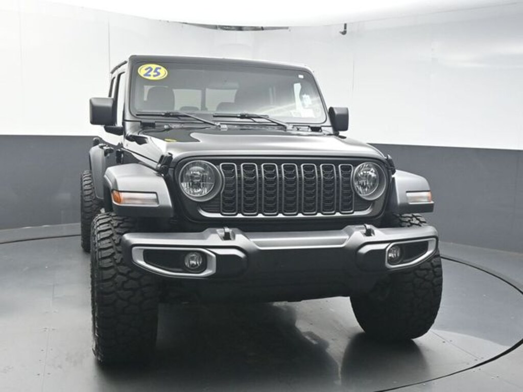Used 2025 Jeep Gladiator Sport Truck Crew Cab