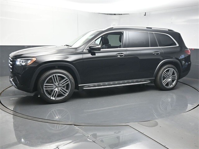 2026 Mercedes Benz GLS 450 4MATIC photo 4