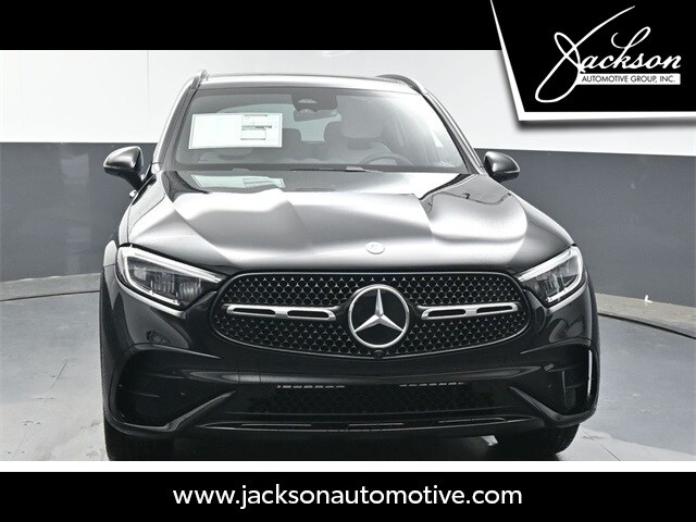 2025 Mercedes Benz GLC 300 photo 3