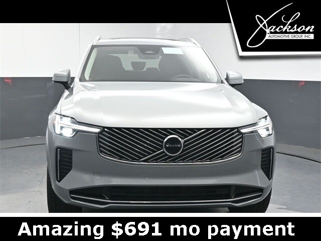 2025 Volvo XC90 B5 Core photo 2