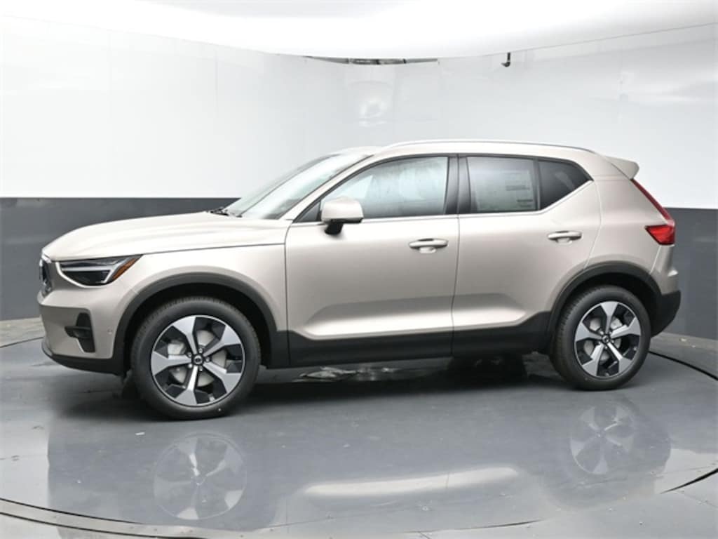 Used 2024 Volvo XC40 B5 Plus Bright SUV
