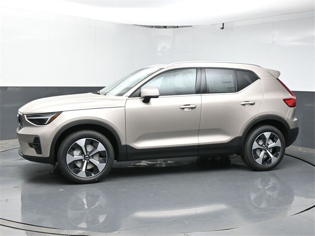 2024 Volvo XC40 Plus photo 4
