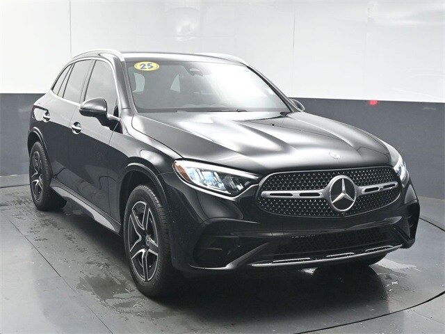 2025 Mercedes Benz GLC 300 photo 2