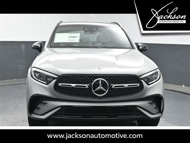2025 Mercedes Benz GLC 300 photo 2
