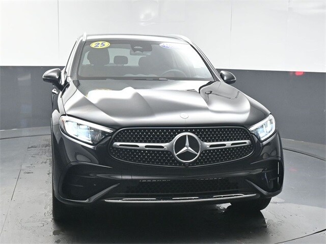 2025 Mercedes Benz GLC 300 photo 3