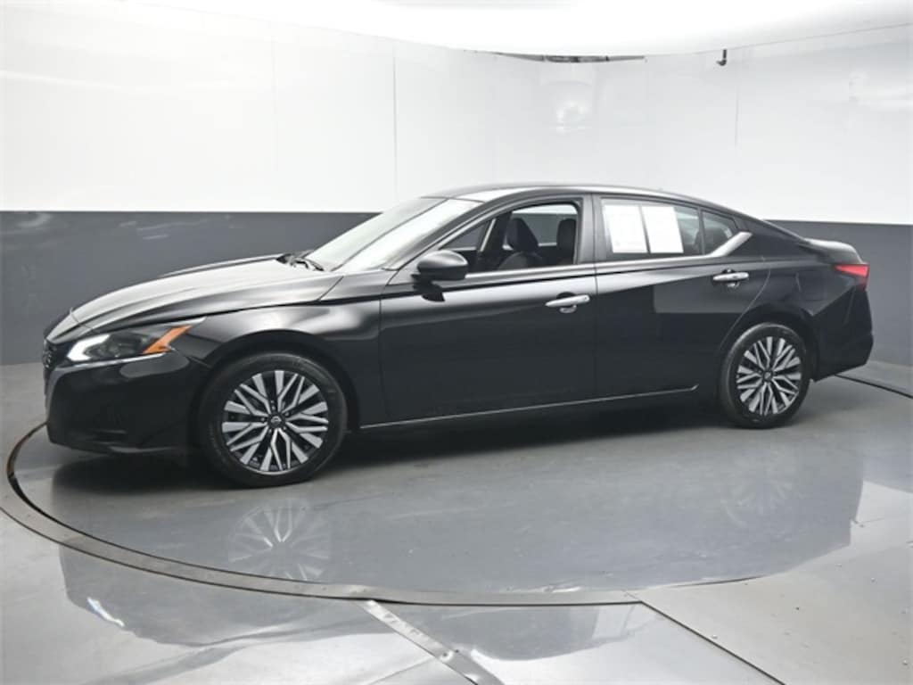 Used 2024 Nissan Altima 2.5 SV Sedan