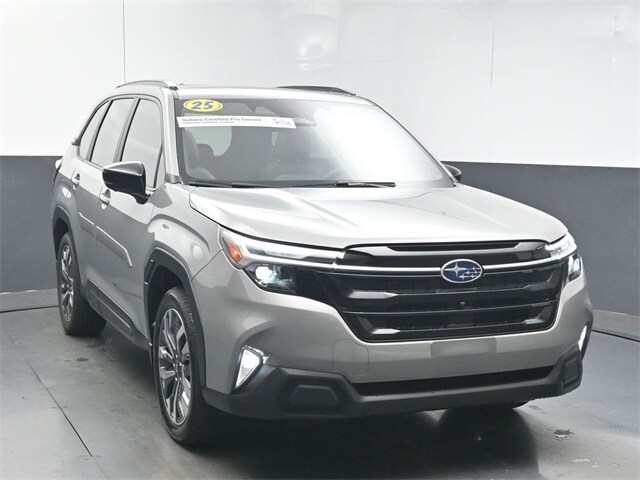 2025 Subaru Forester Touring photo 2