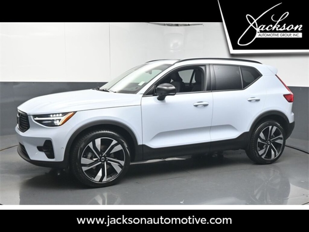 Used 2025 Volvo XC40 B5 Plus Dark Theme SUV