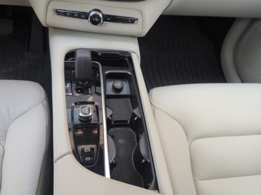 Used 2024 Volvo XC90 B5 Core Bright SUV