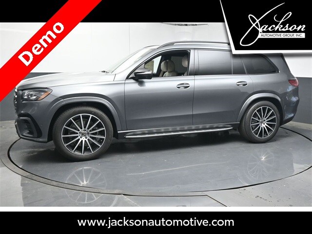 2025 Mercedes Benz GLS 450 4MATIC photo 4