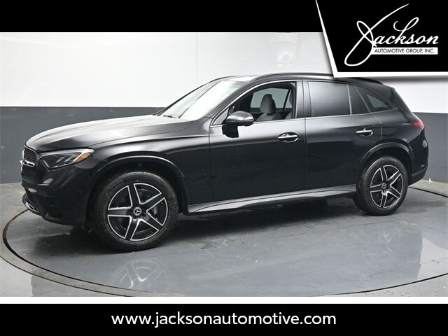 2025 Mercedes Benz GLC 300 photo 4