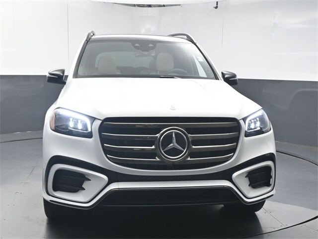 2025 Mercedes Benz GLS 450 4MATIC photo 2
