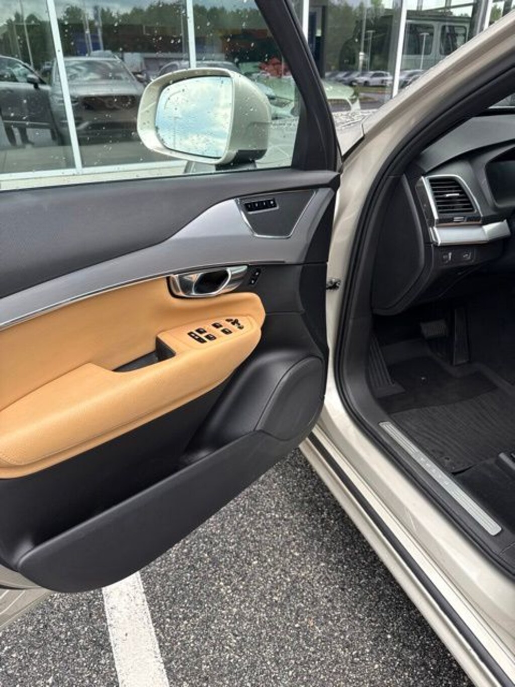 Used 2017 Volvo XC90 T6 AWD Momentum SUV
