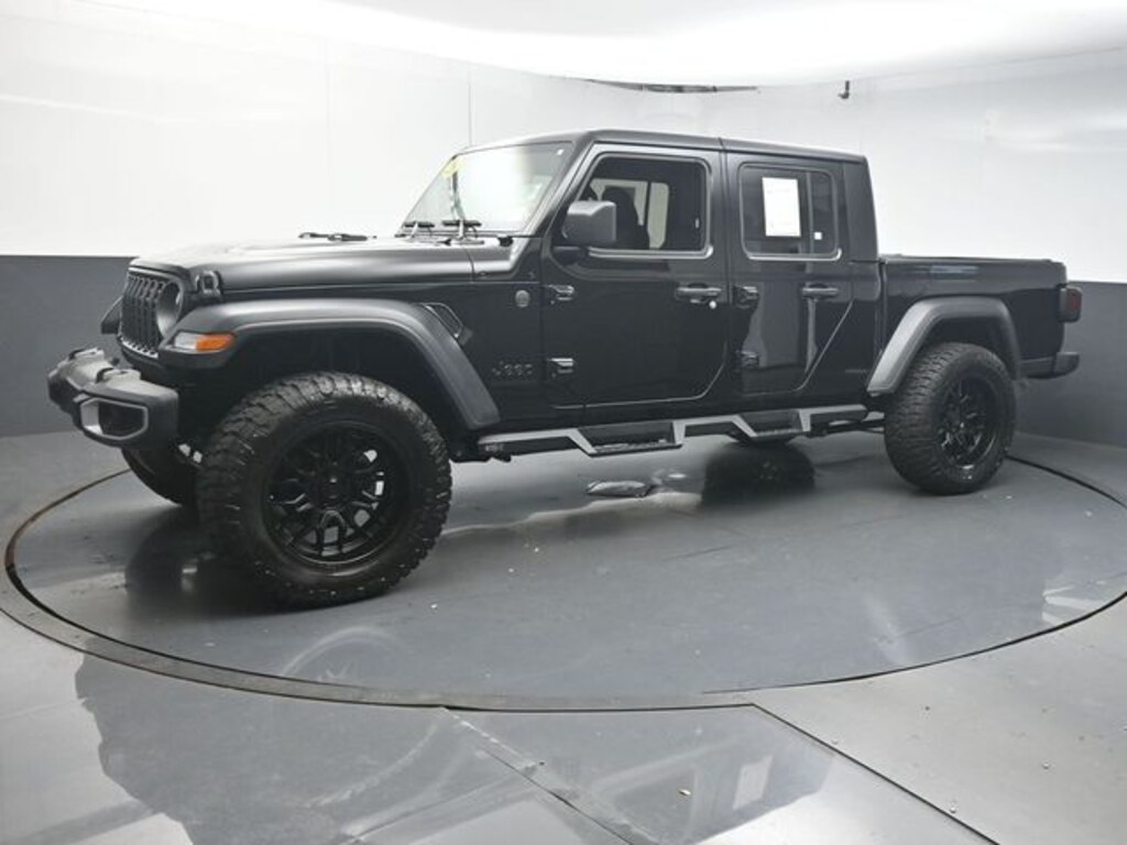 Used 2025 Jeep Gladiator Sport Truck Crew Cab