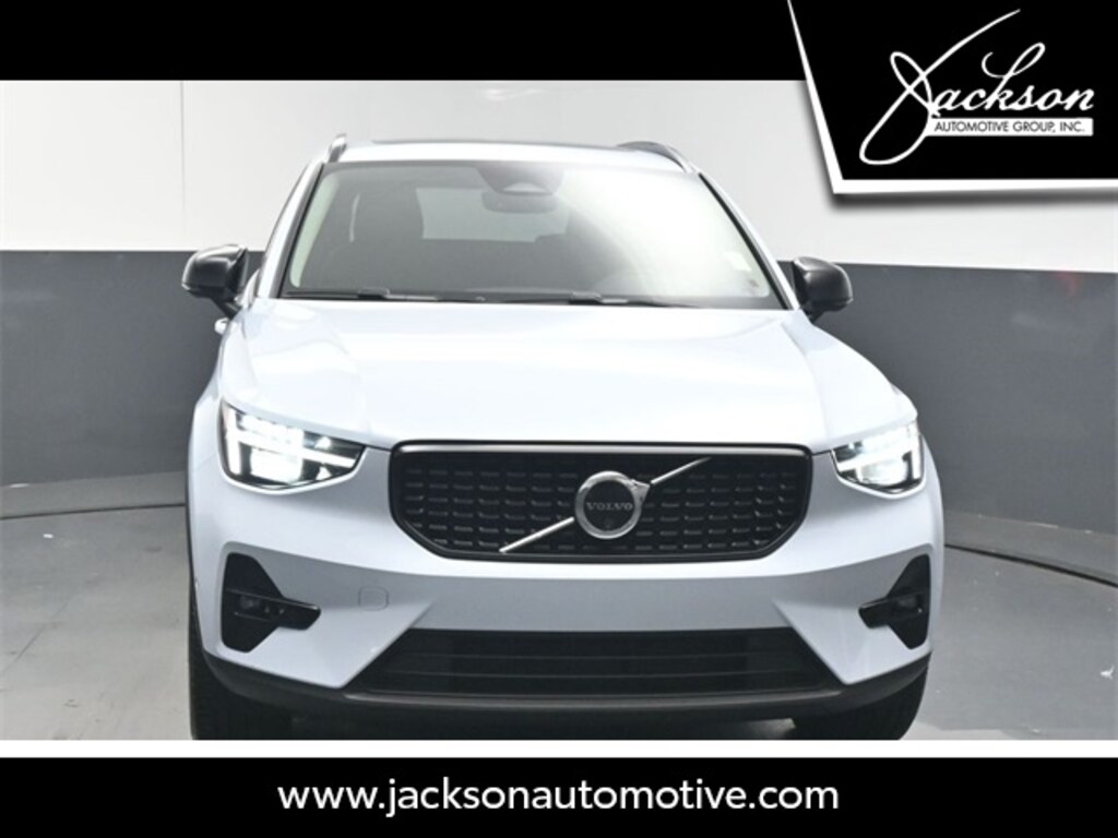 Used 2025 Volvo XC40 B5 Plus Dark Theme SUV