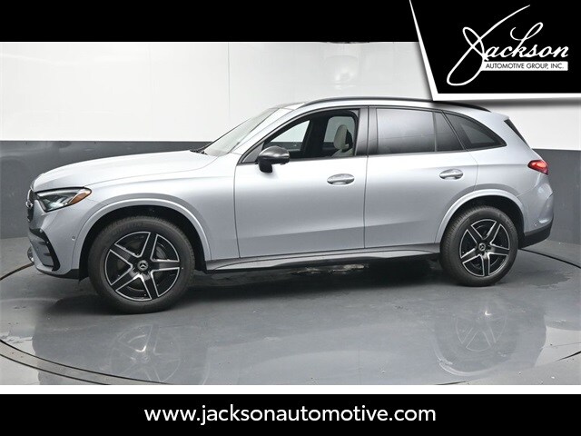 2025 Mercedes Benz GLC 300 photo 3