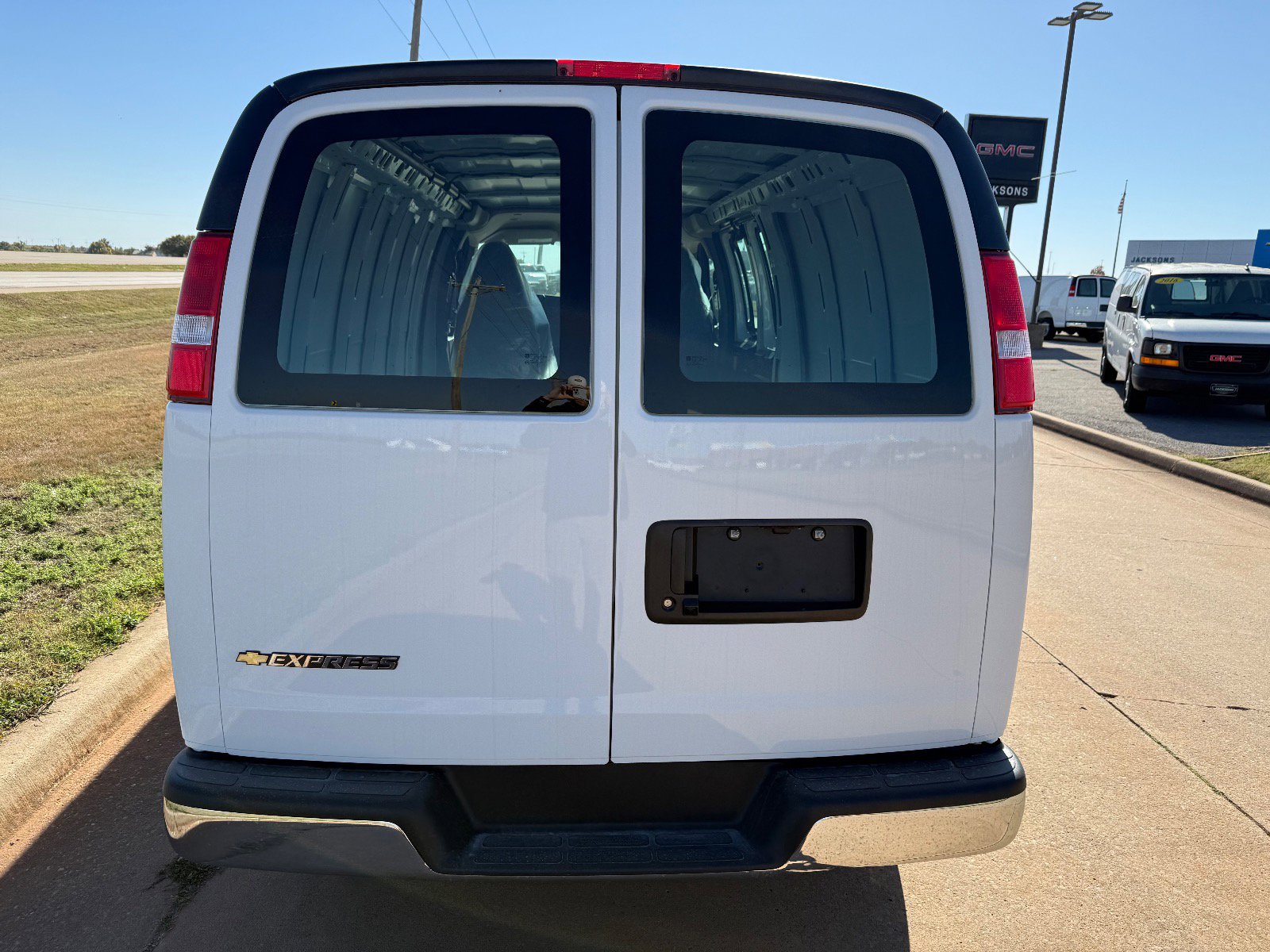 2025 Chevrolet Express Cargo 3500 Van photo 4