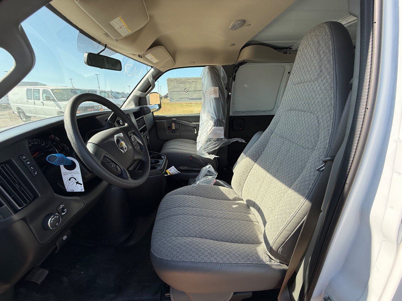 2025 Chevrolet Express Cargo Work Van - Photo 8