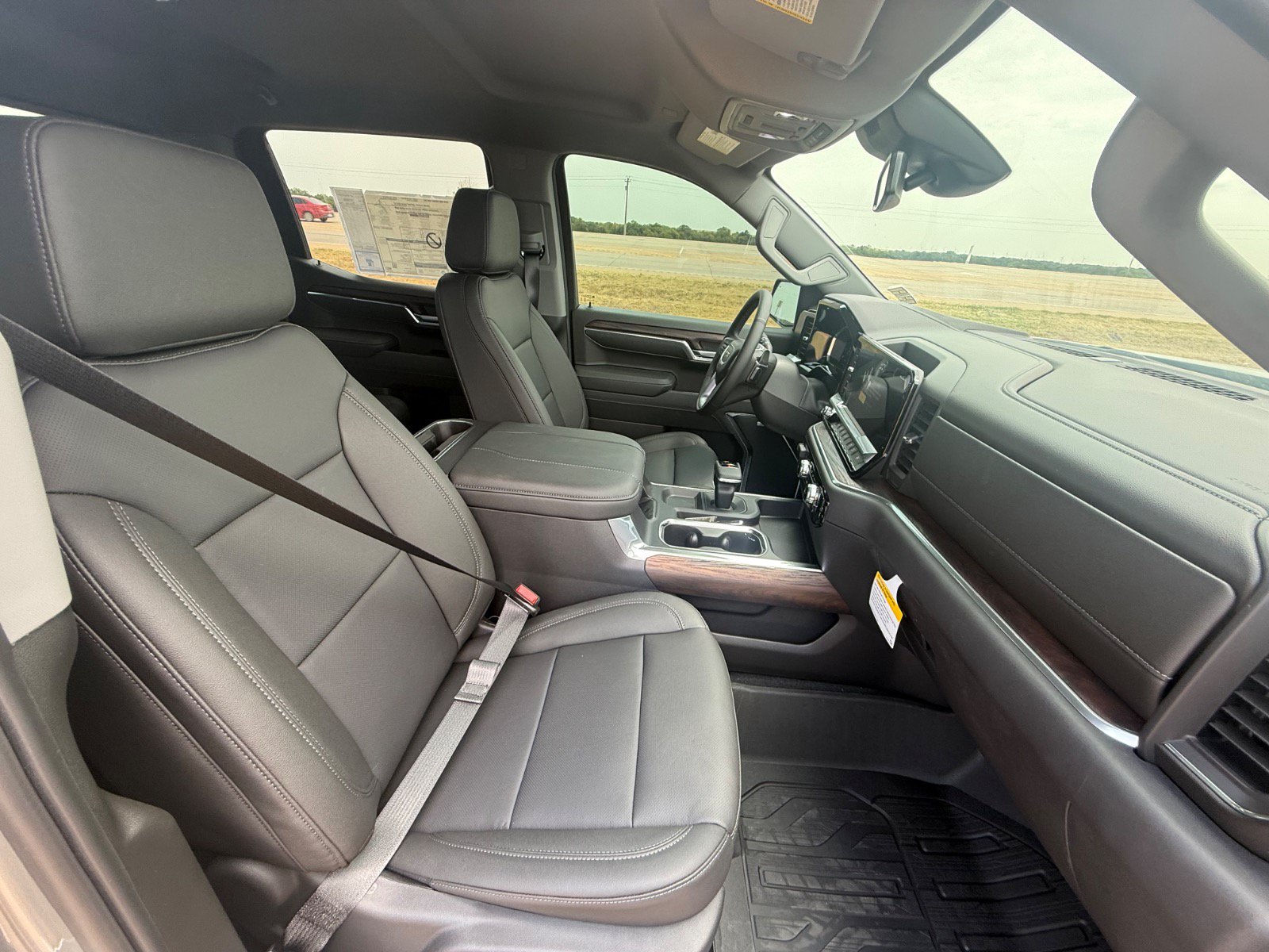 2026 GMC Sierra 1500 SLT - Photo 17