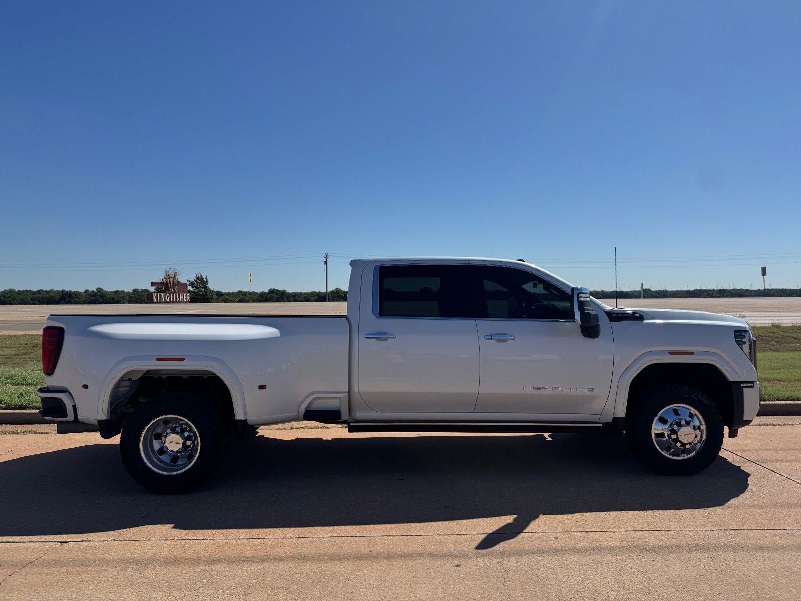 2024 Gmc Sierra 3500 HD Denali Ultimate photo 2