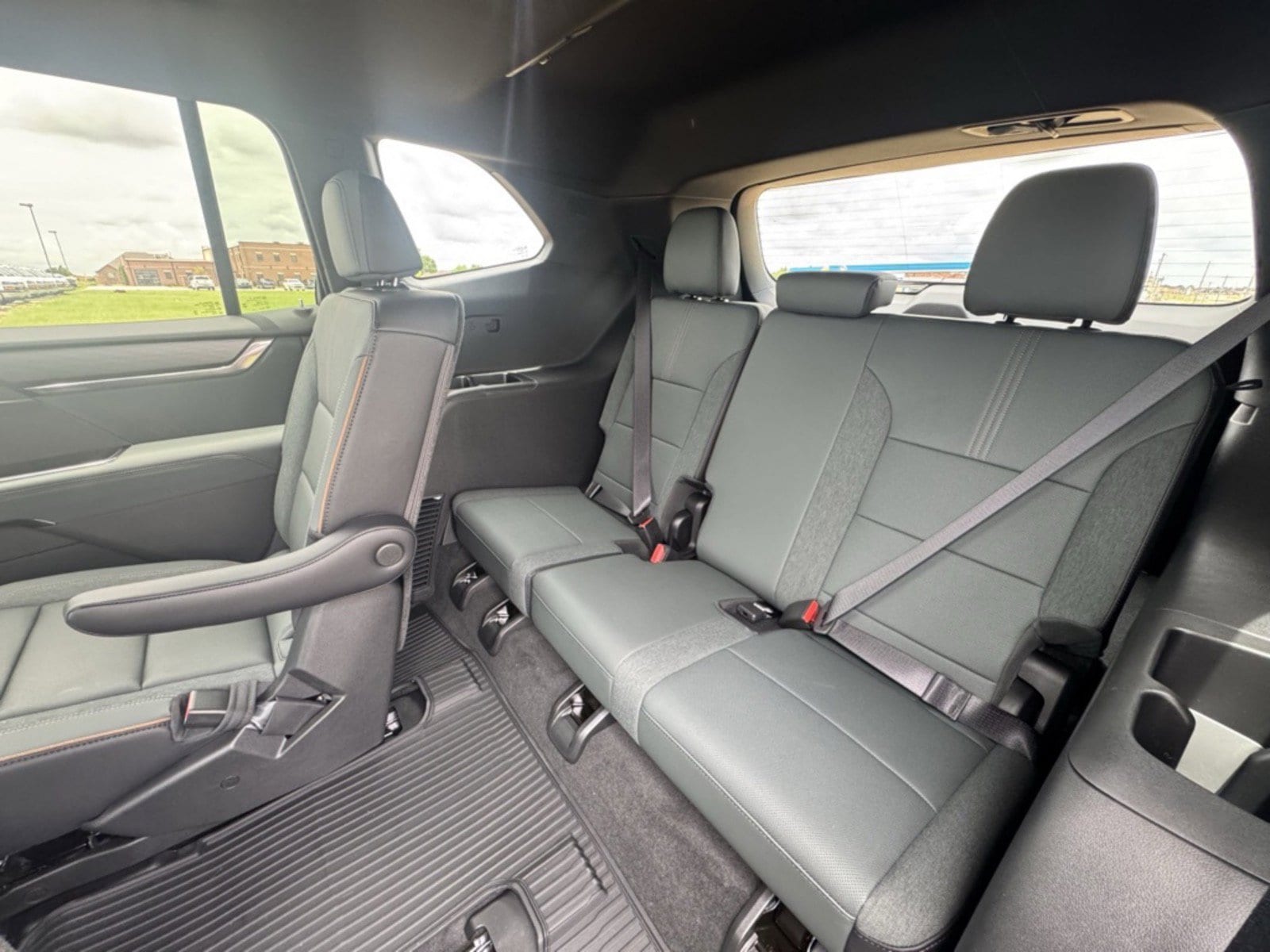 2025 GMC Acadia AT4 - Photo 18