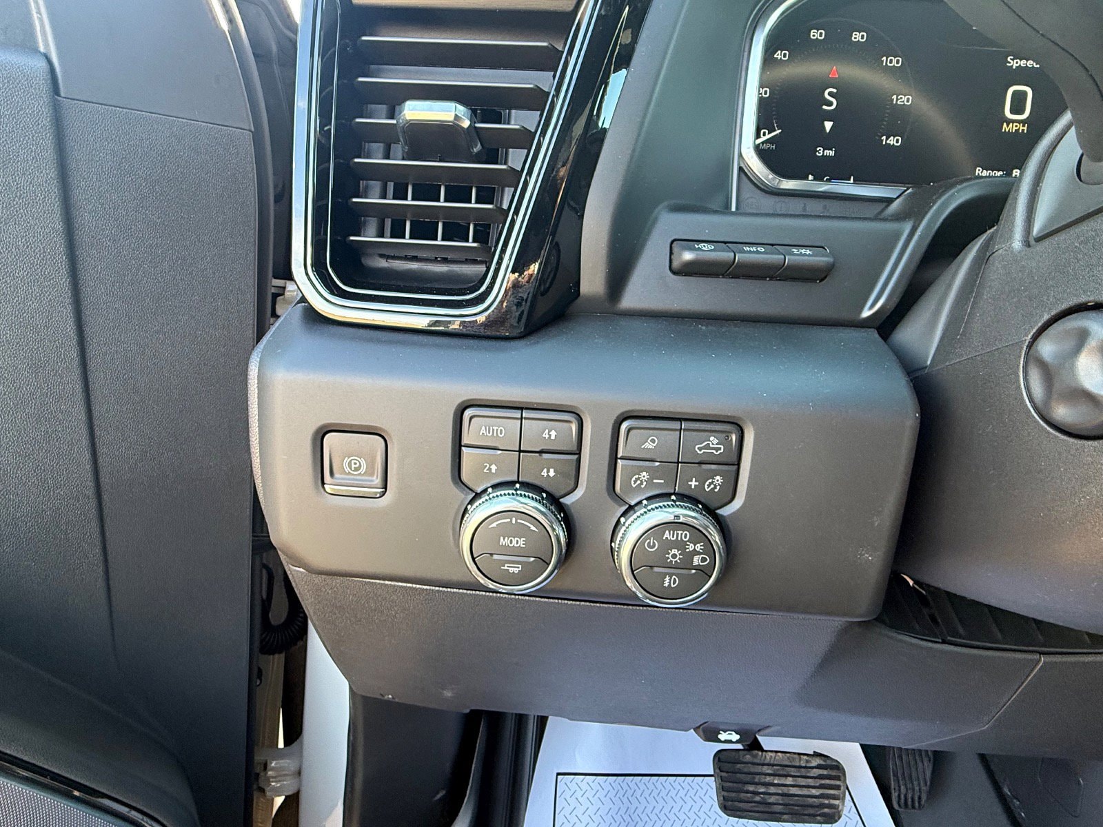2026 GMC Sierra 1500 AT4X - Photo 18
