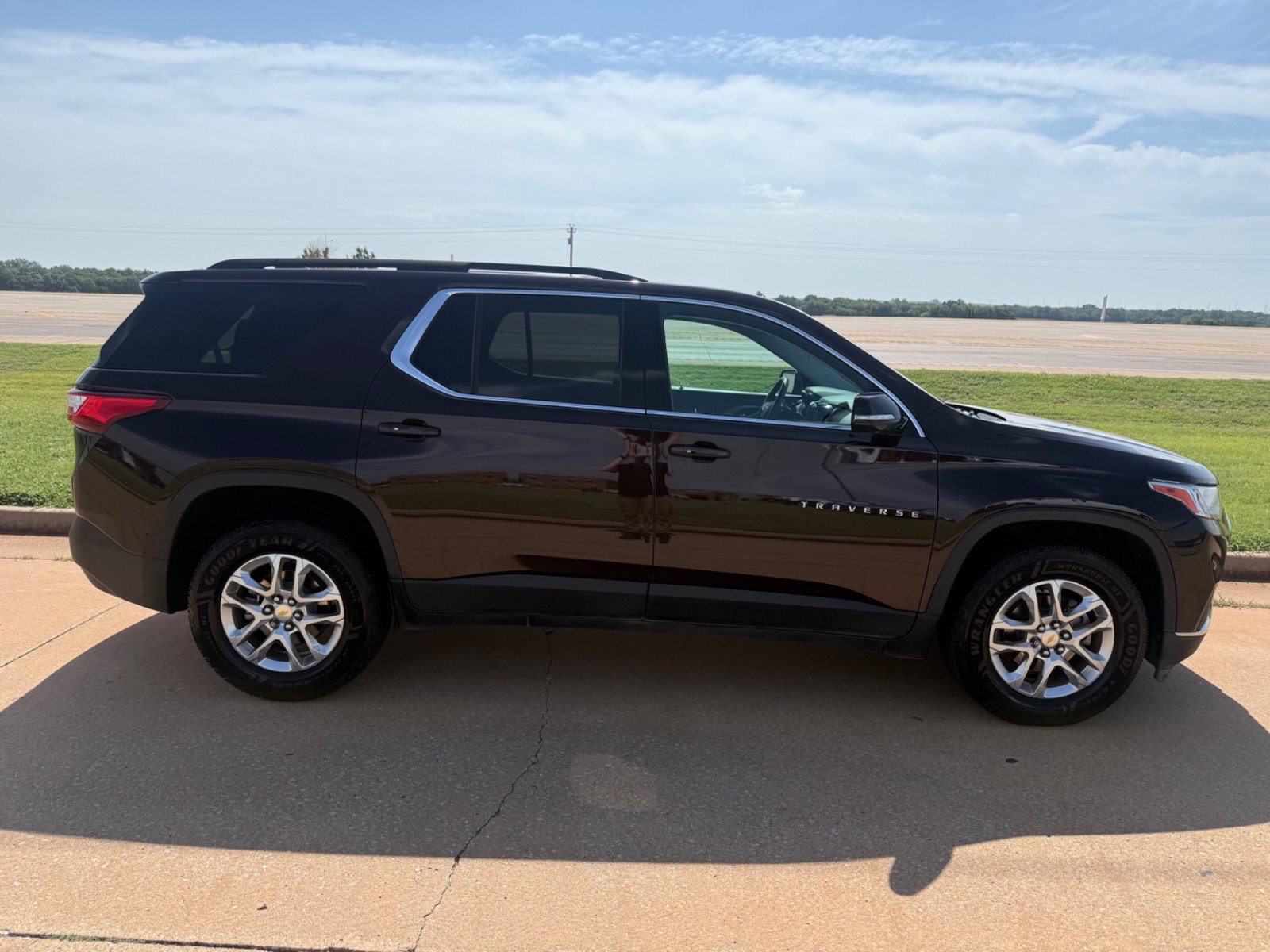 Used 2020 Chevrolet Traverse 1LT with VIN 1GNERGKW5LJ236655 for sale in Kingfisher, OK