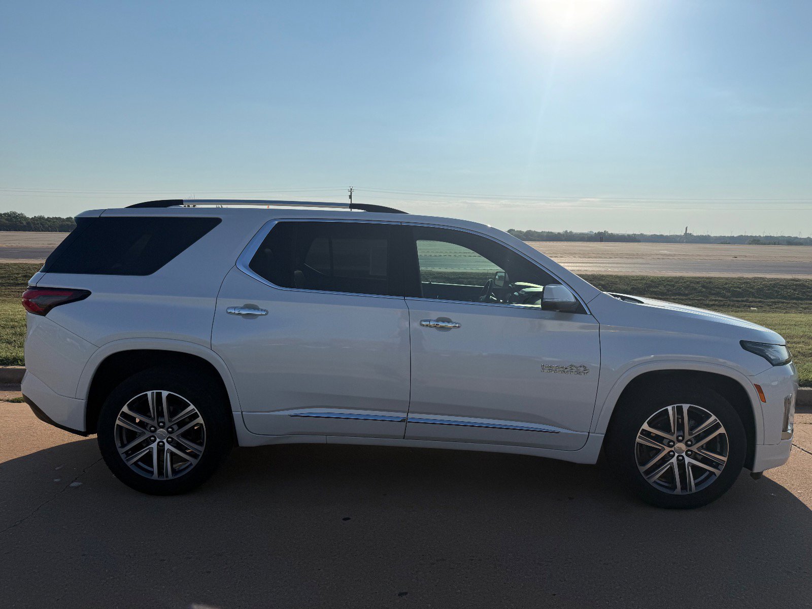 2023 Chevrolet Traverse High Country photo 2