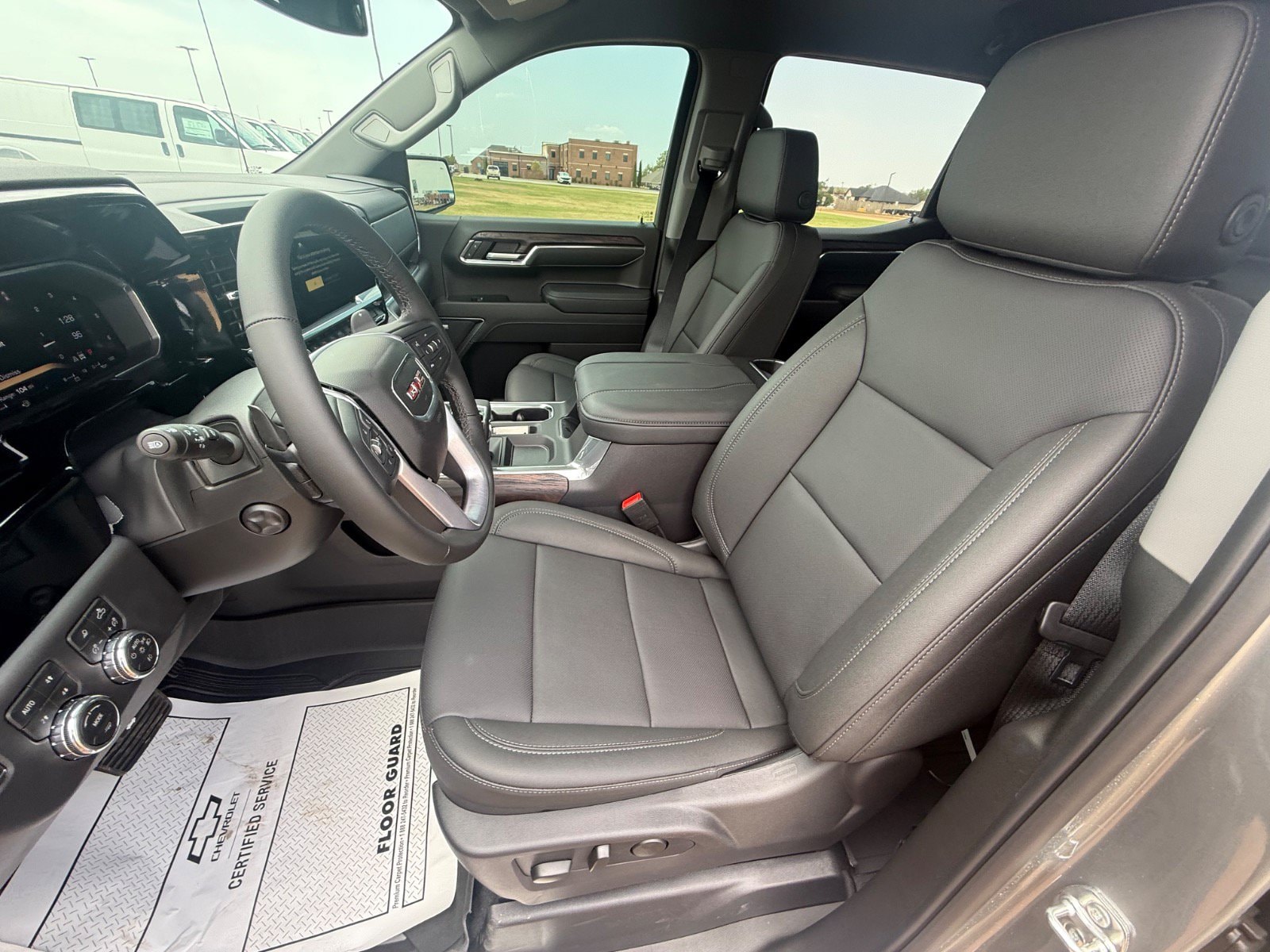 2026 GMC Sierra 1500 SLT - Photo 9