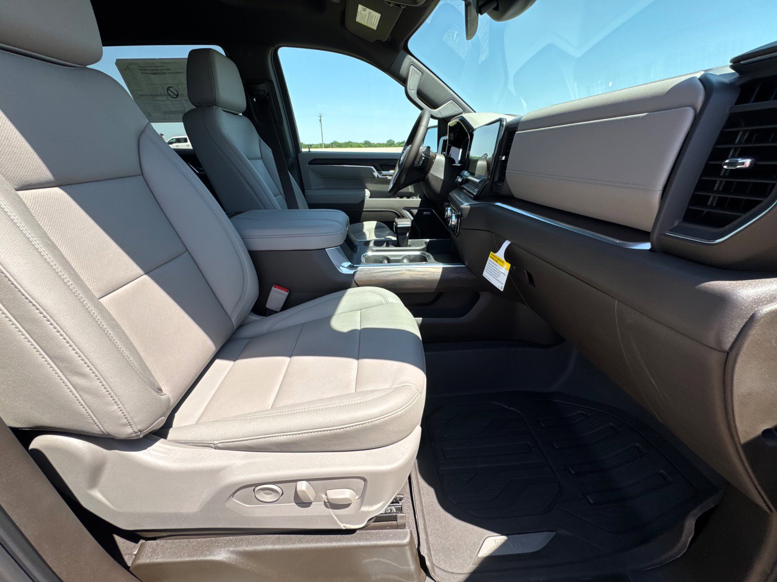 2026 GMC Sierra 1500 SLT - Photo 17
