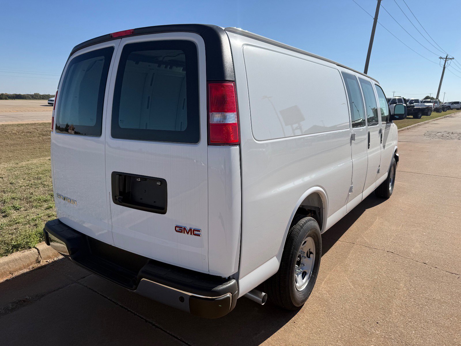 2025 Gmc Savana Cargo 2500 photo 2