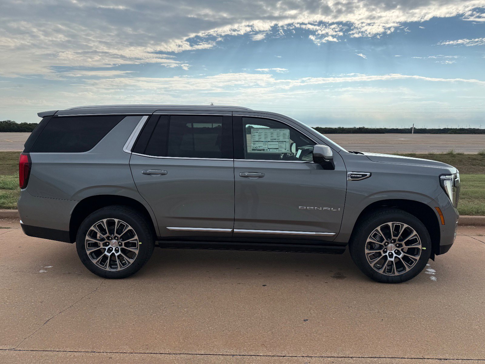 2026 Gmc Yukon Denali photo 2