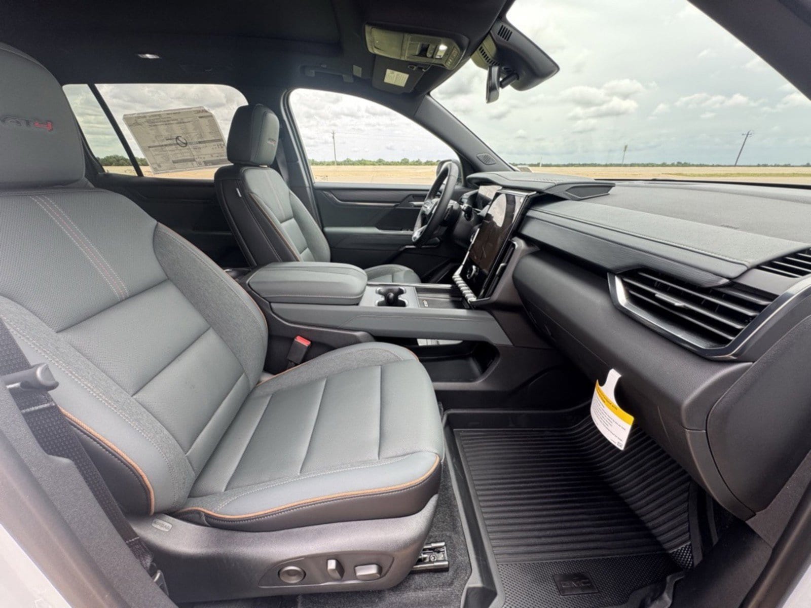 2025 GMC Acadia AT4 - Photo 24