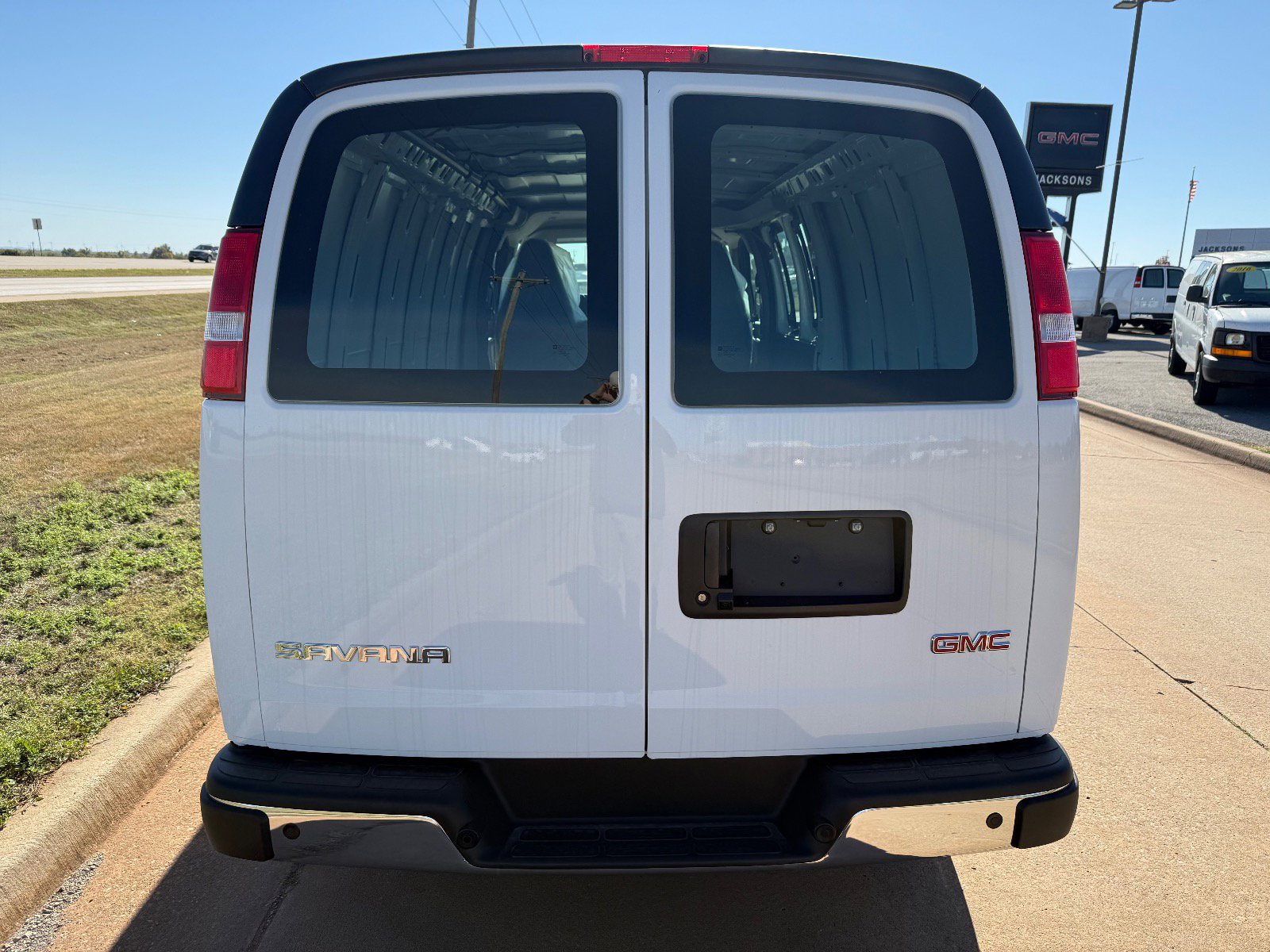 2025 Gmc Savana Cargo 2500 photo 3