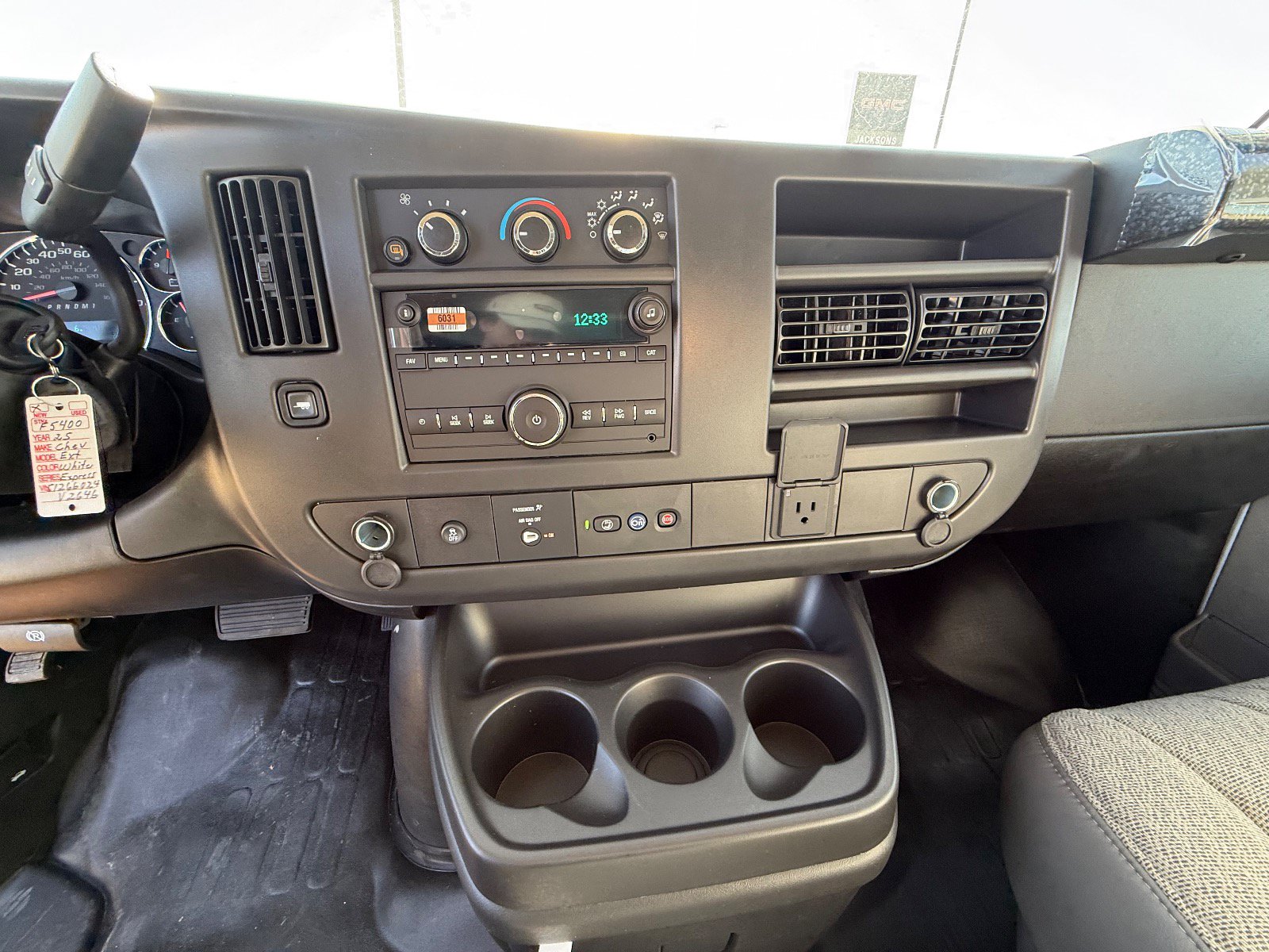 2025 Chevrolet Express Cargo Work Van - Photo 16