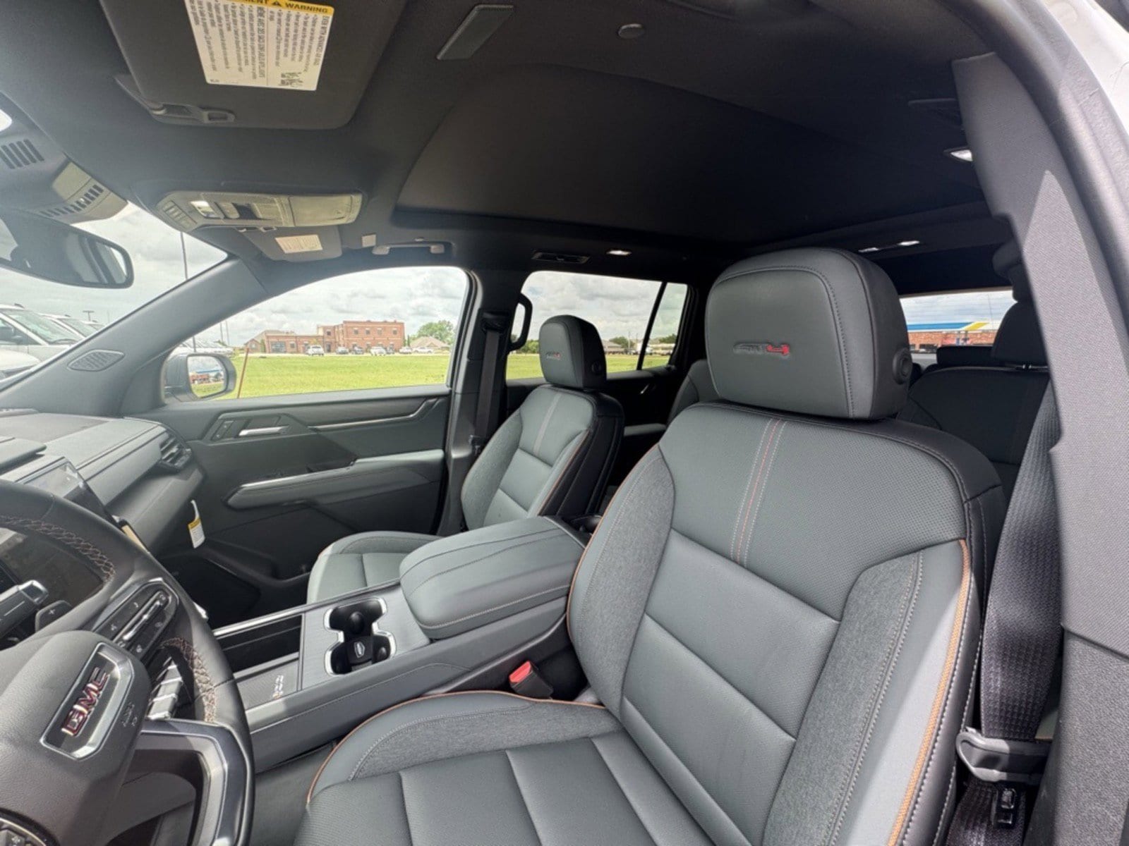 2025 GMC Acadia AT4 - Photo 10