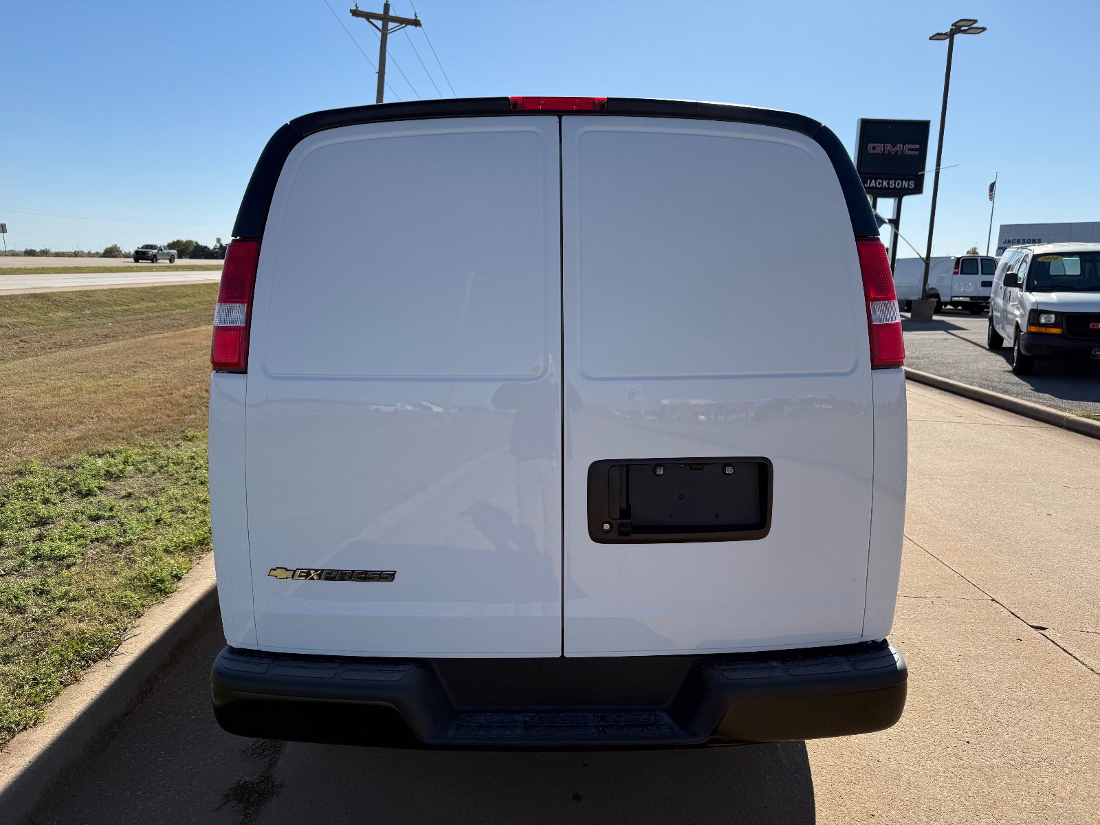 2025 Chevrolet Express Cargo 3500 Van photo 4