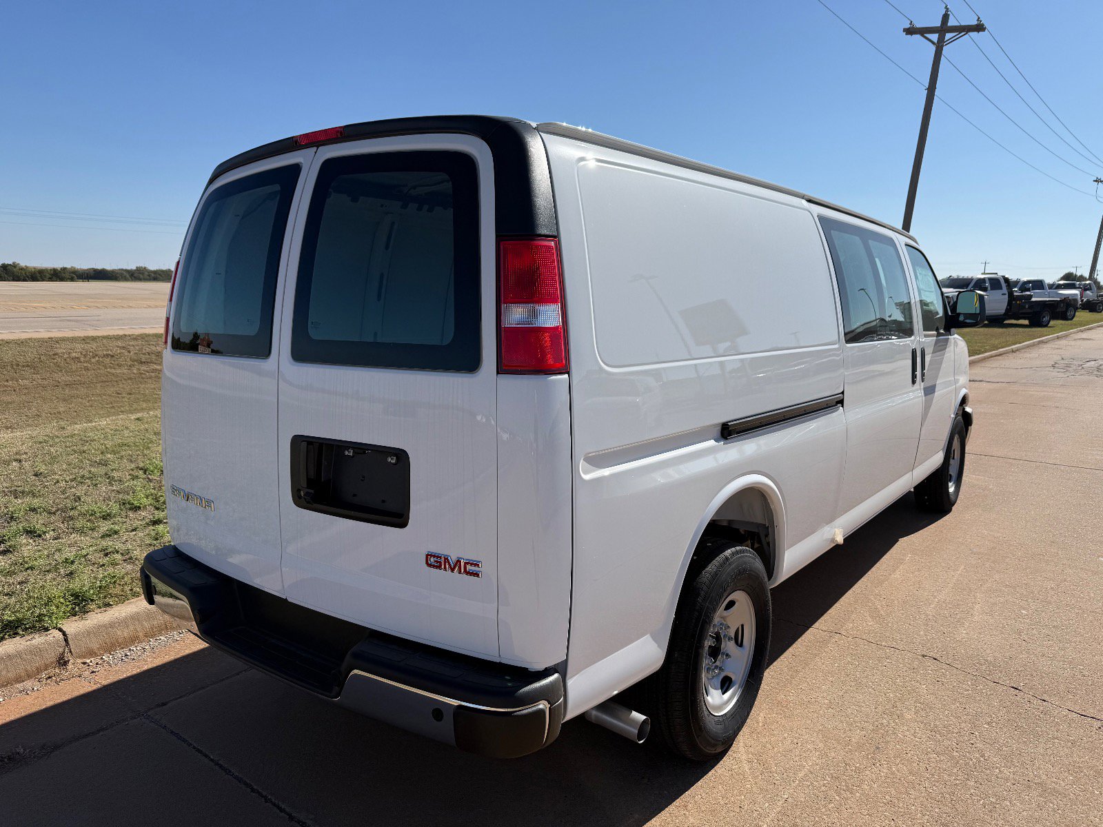 2025 Gmc Savana Cargo 2500 photo 2