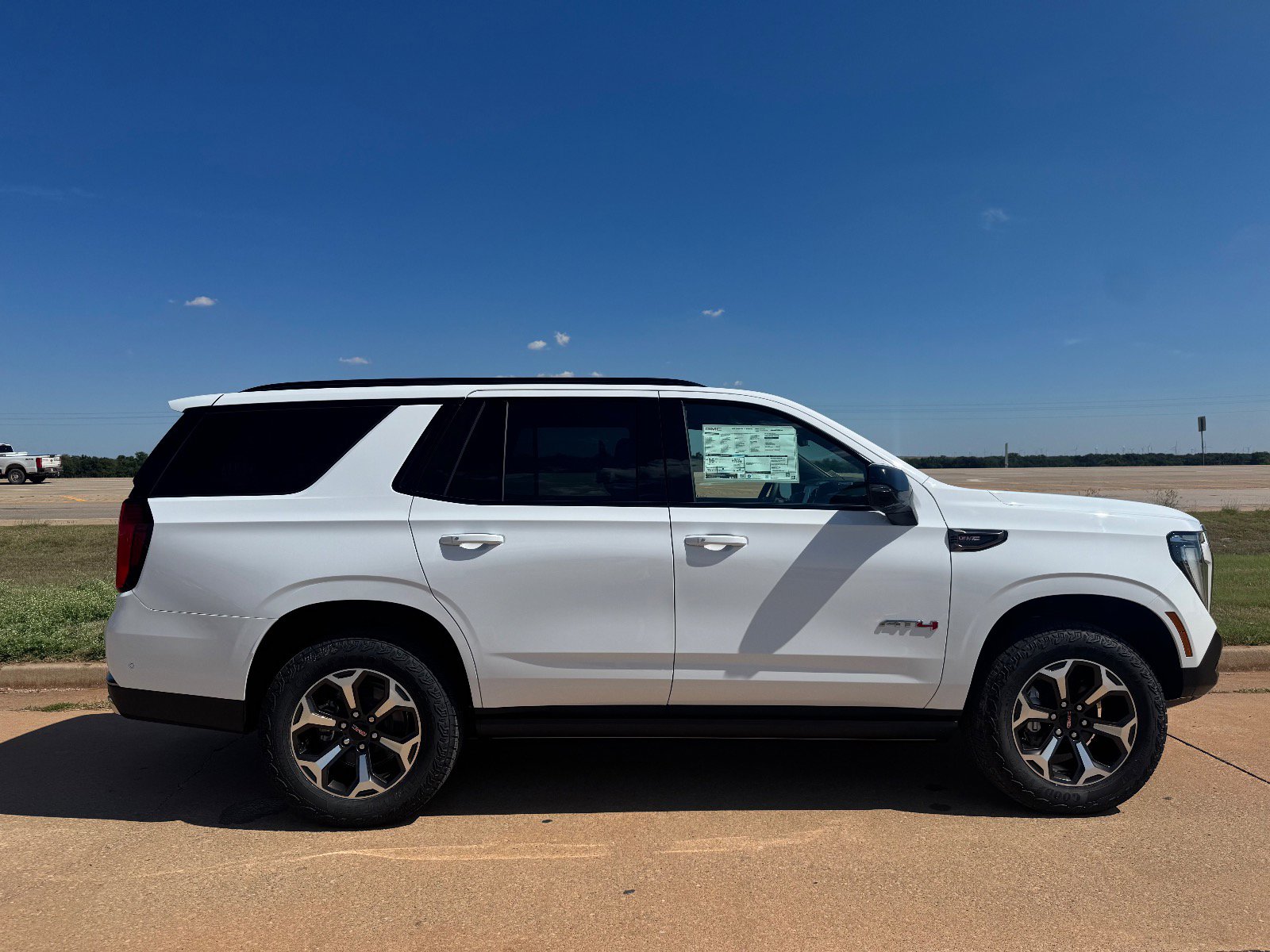 2026 Gmc Yukon AT4 Ultimate photo 2
